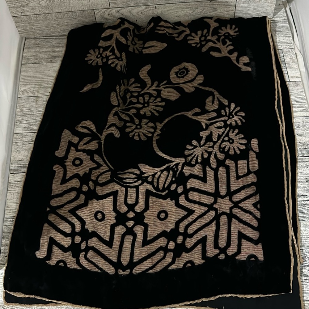 Velvet black floral elegantt fashion scarf